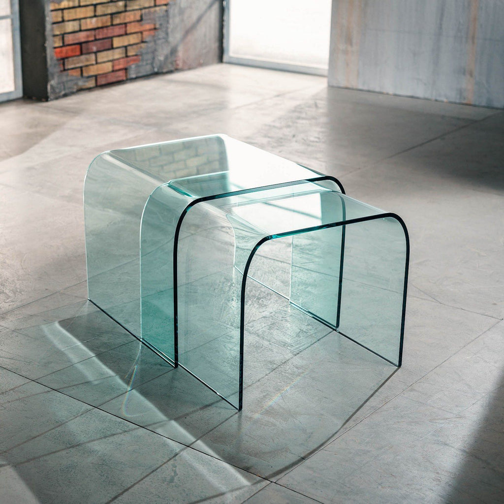 Coppia tavolini in vetro curvato Britta