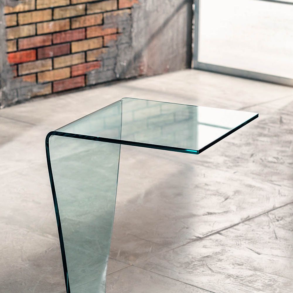 Tavolino lato divano in vetro curvato Sabine