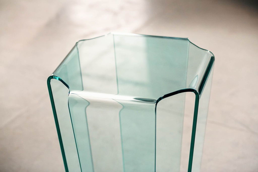 Tavolino lato divano in vetro curvato Morley