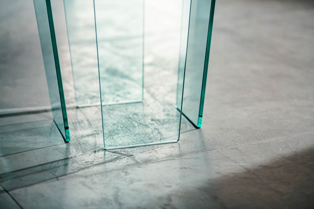 Tavolino lato divano in vetro curvato Morley