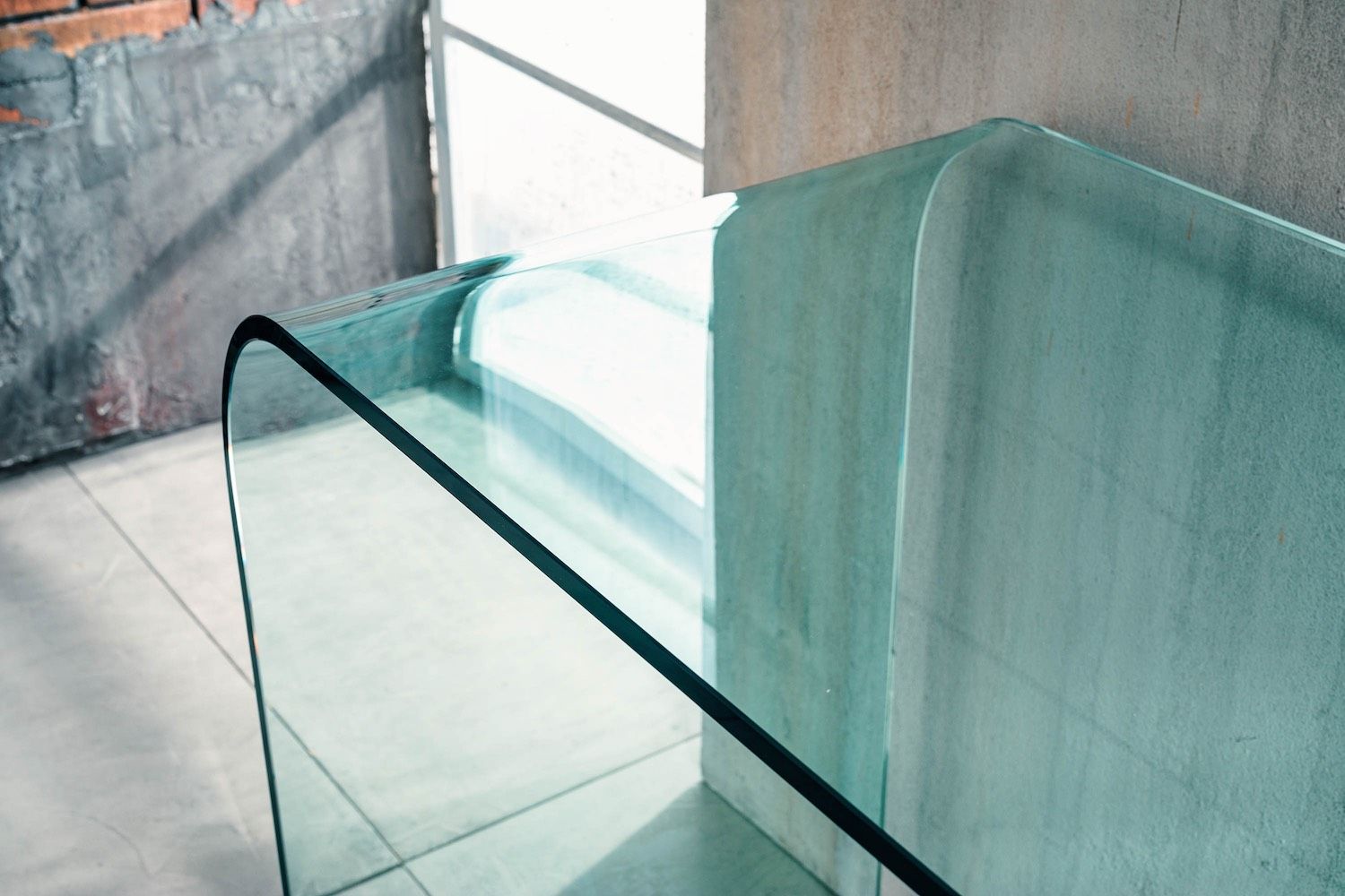 Consolle per ingresso in vetro curvato Joshua