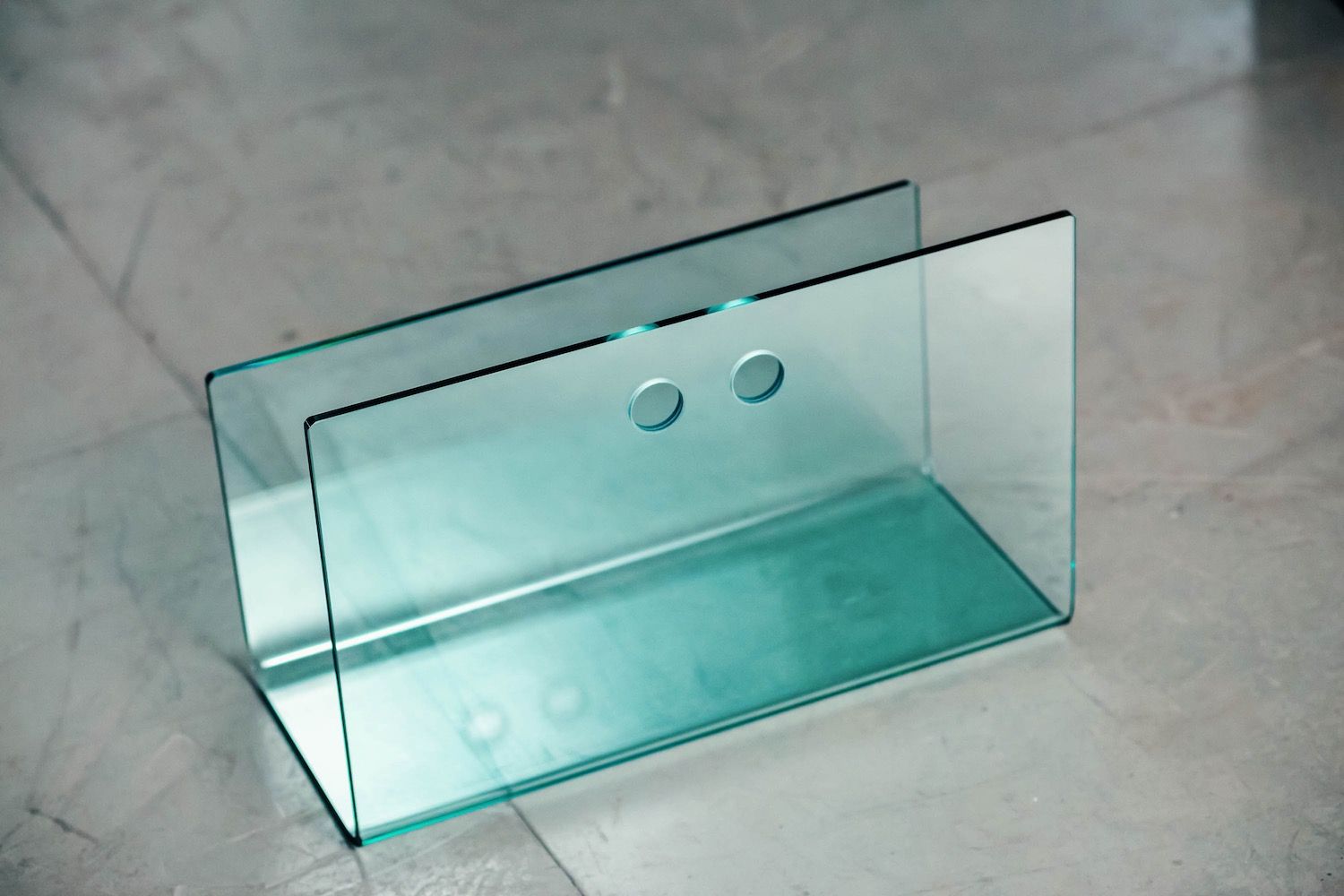 Portariviste in vetro curvato trasparente Sven