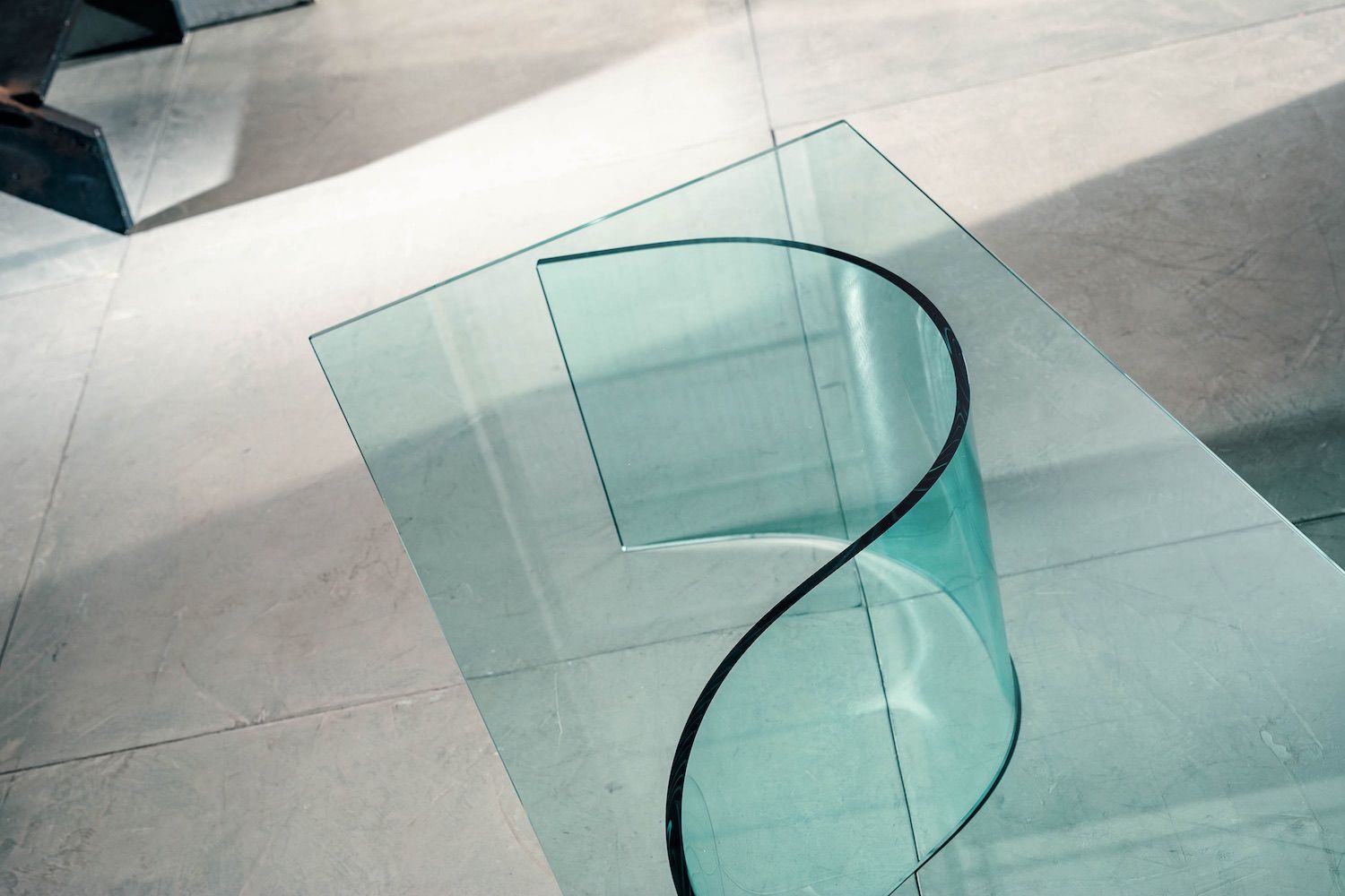 Tavolino da salotto in vetro curvato trasparente Davio