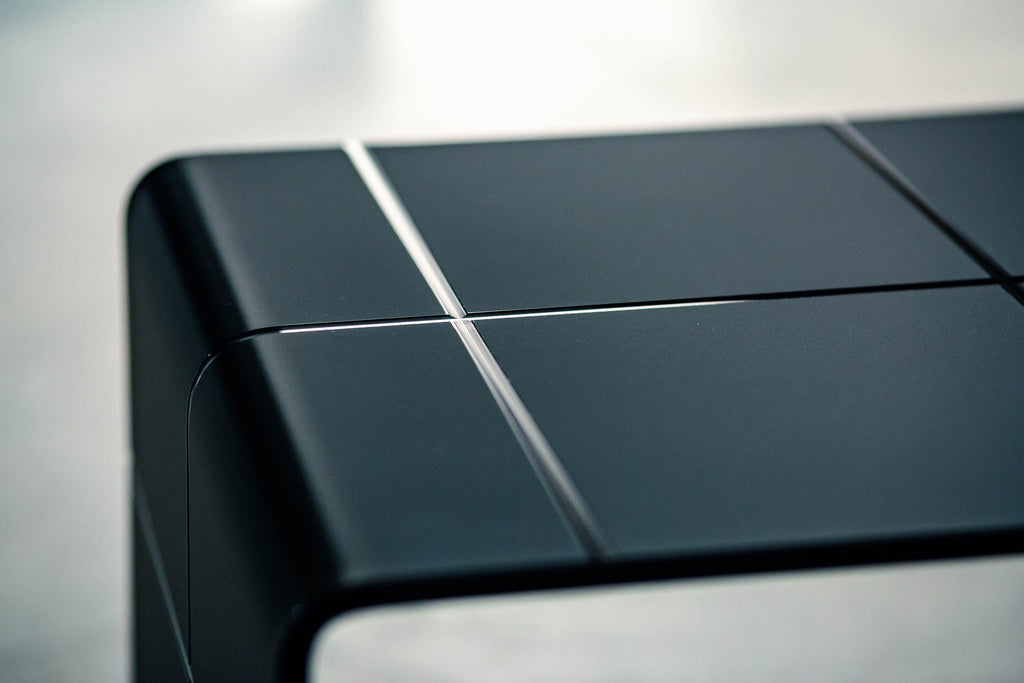 Tavolino basso da salotto in vetro curvato nero Eberg