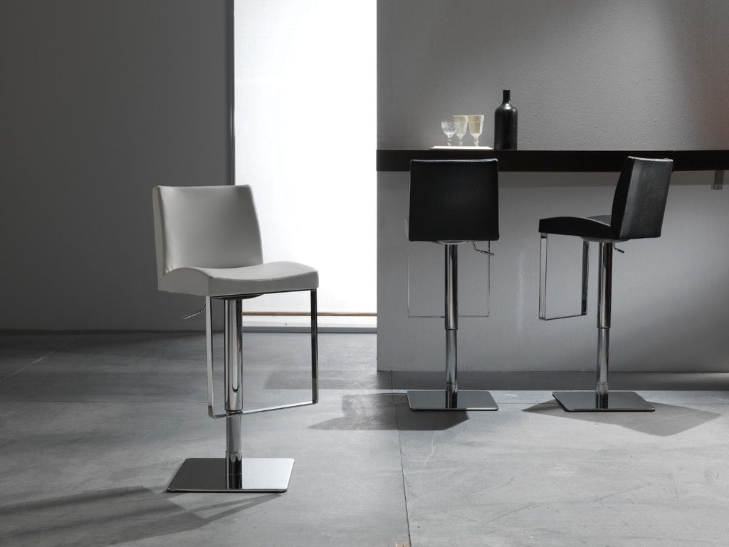 Sgabello design in ecopelle Hamilcar