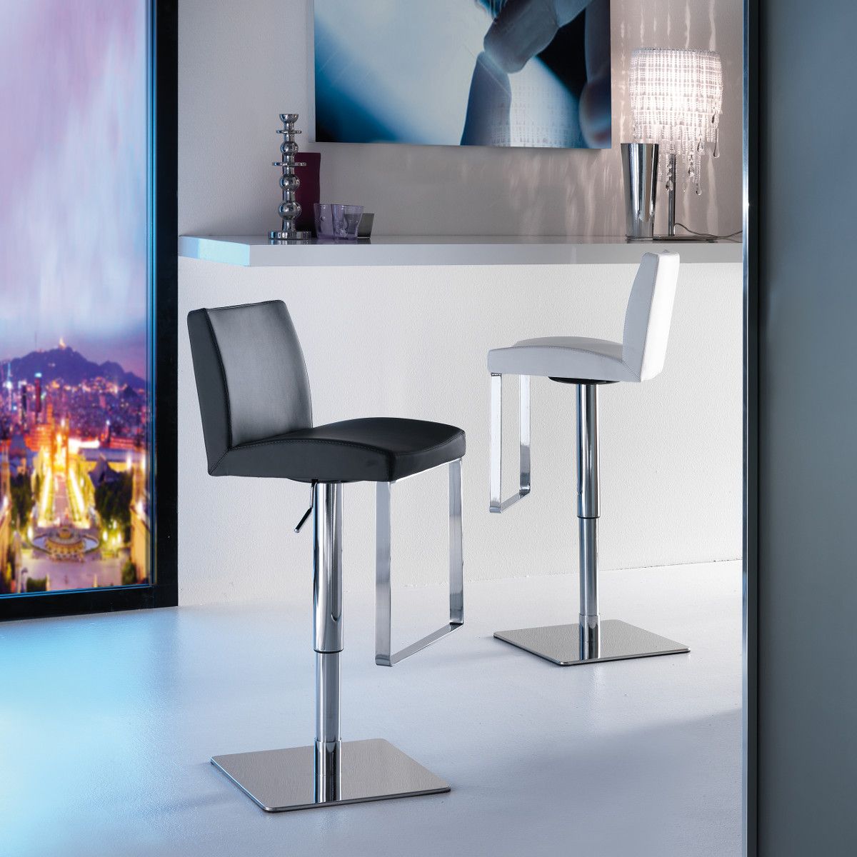 Sgabello design in ecopelle Hamilcar