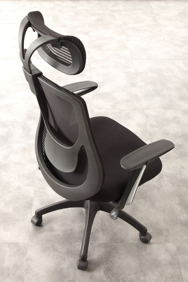 Sedia ufficio girevole con braccioli e poggiatesta Aresta