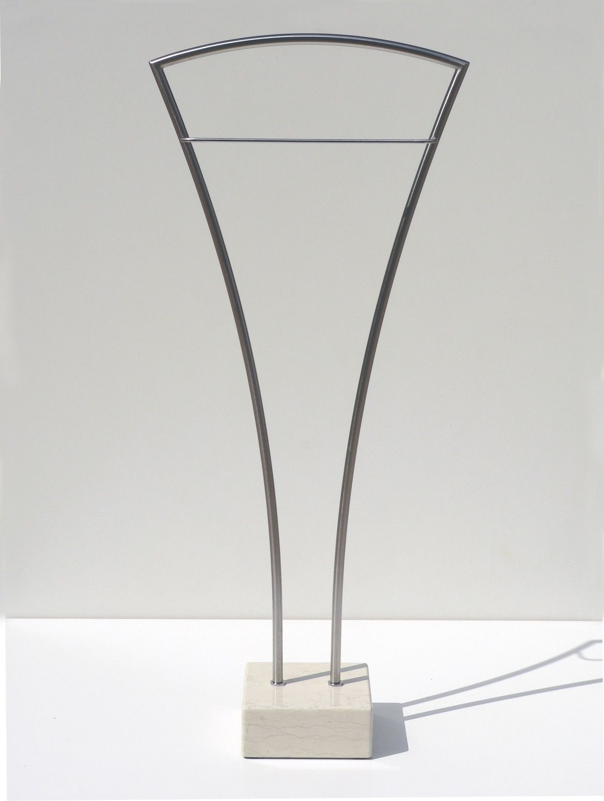 Servomuto design moderno in acciaio inox e marmo Vilmos