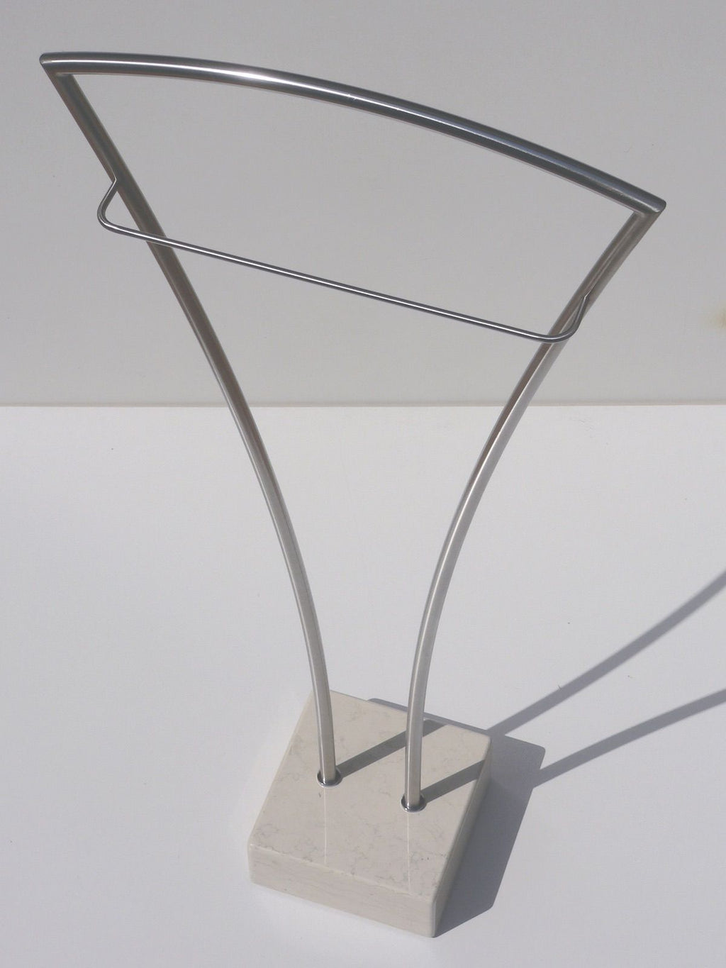 Servomuto design moderno in acciaio inox e marmo Vilmos