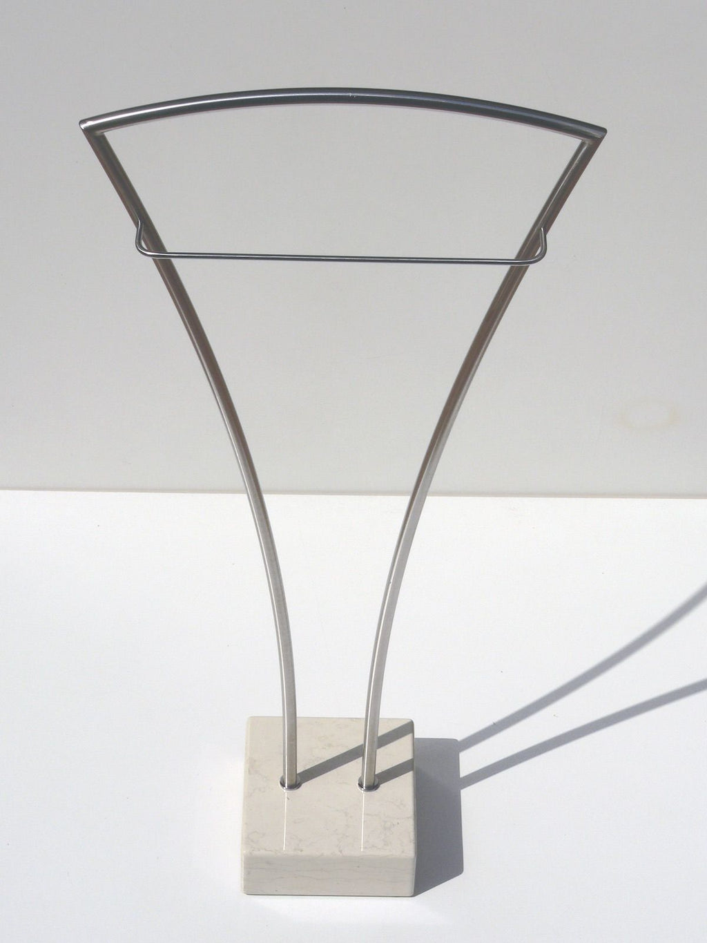 Servomuto design moderno in acciaio inox e marmo Vilmos