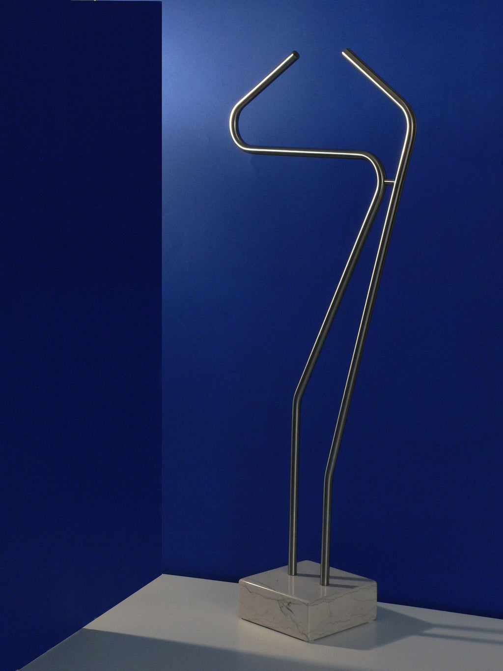 Indossatore da camera in acciaio inossidabile e marmo Jordon