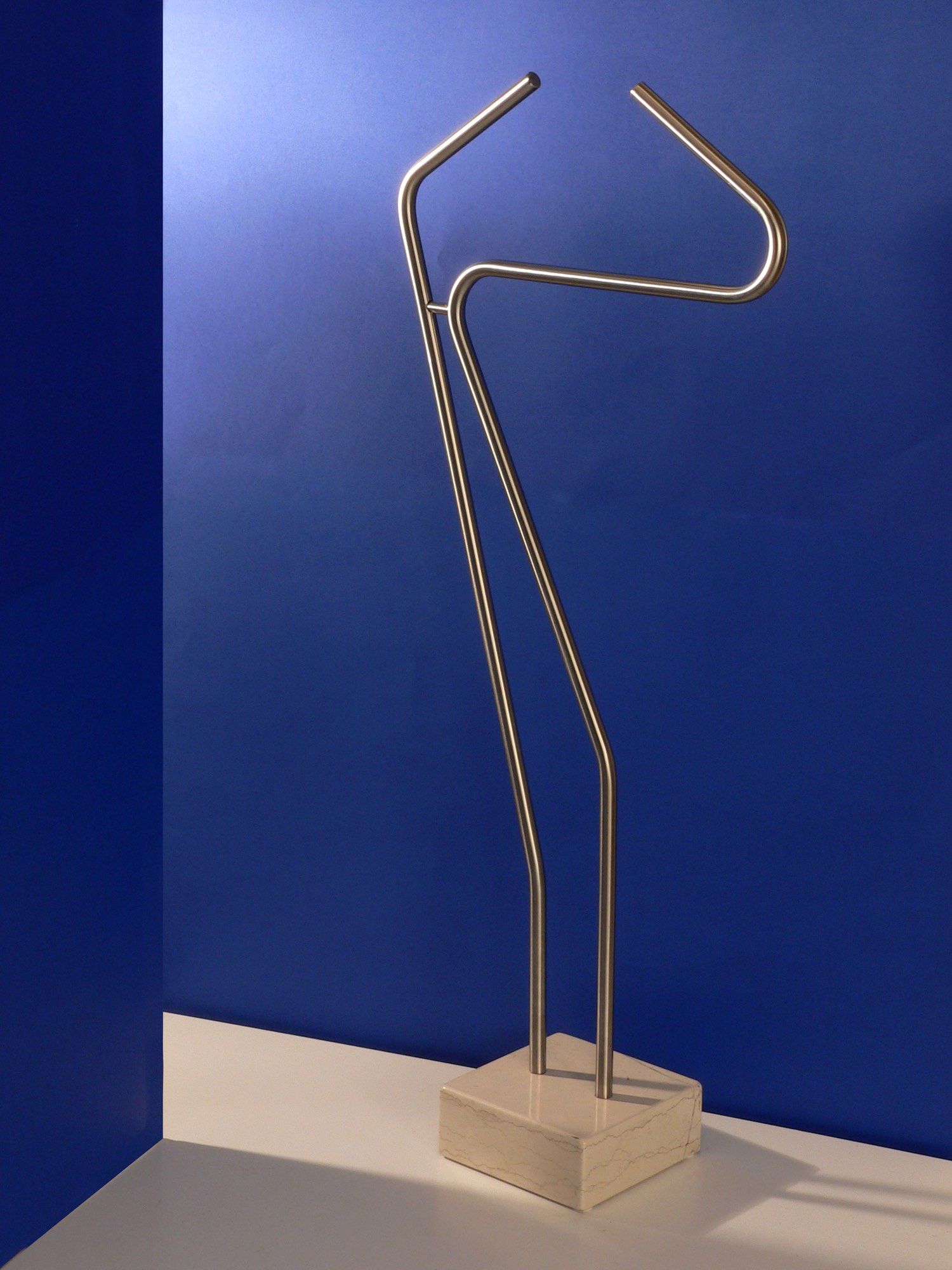 Indossatore da camera in acciaio inossidabile e marmo Jordon