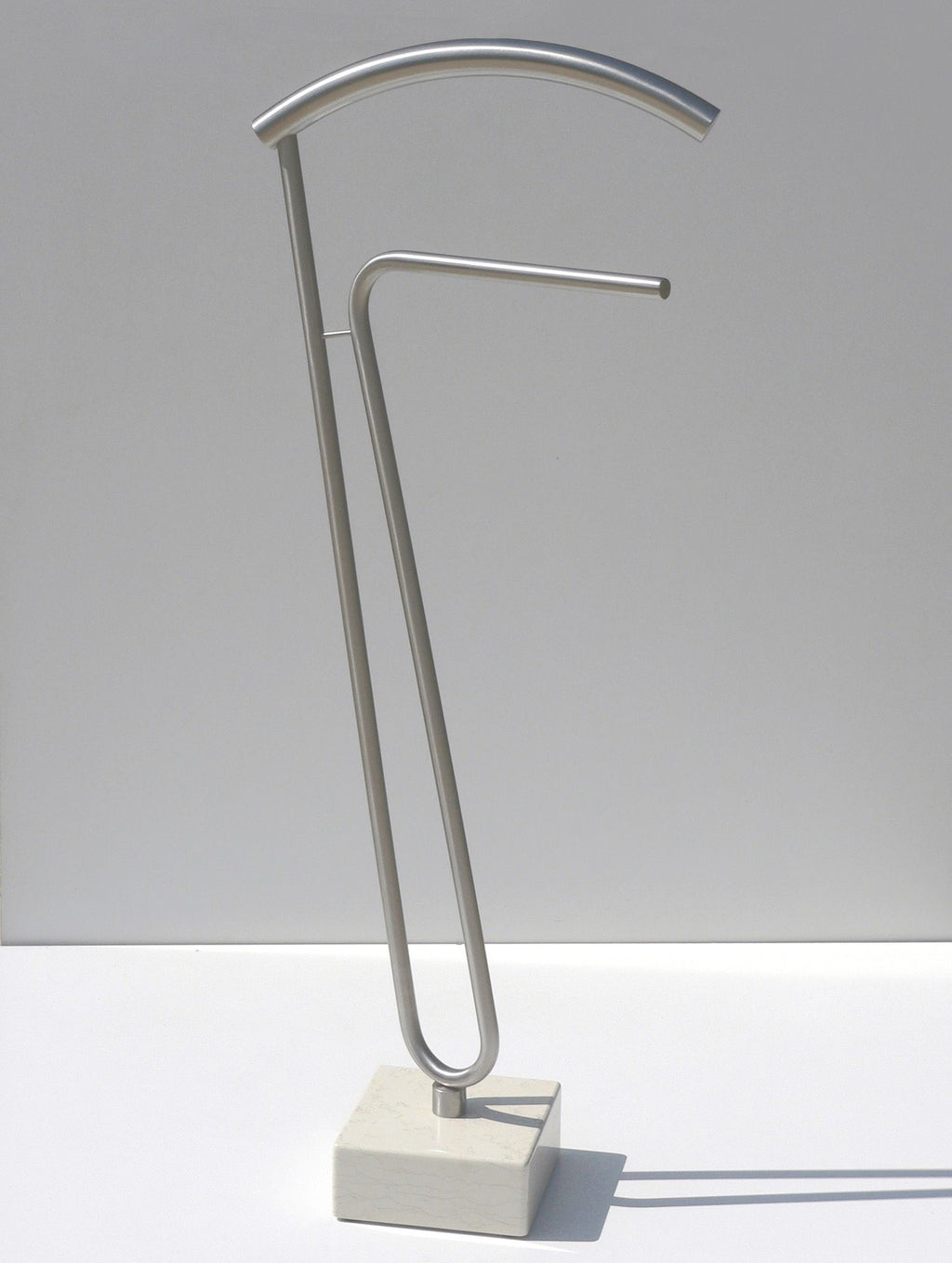 Portabiti da camera moderno in acciaio e marmo Byron