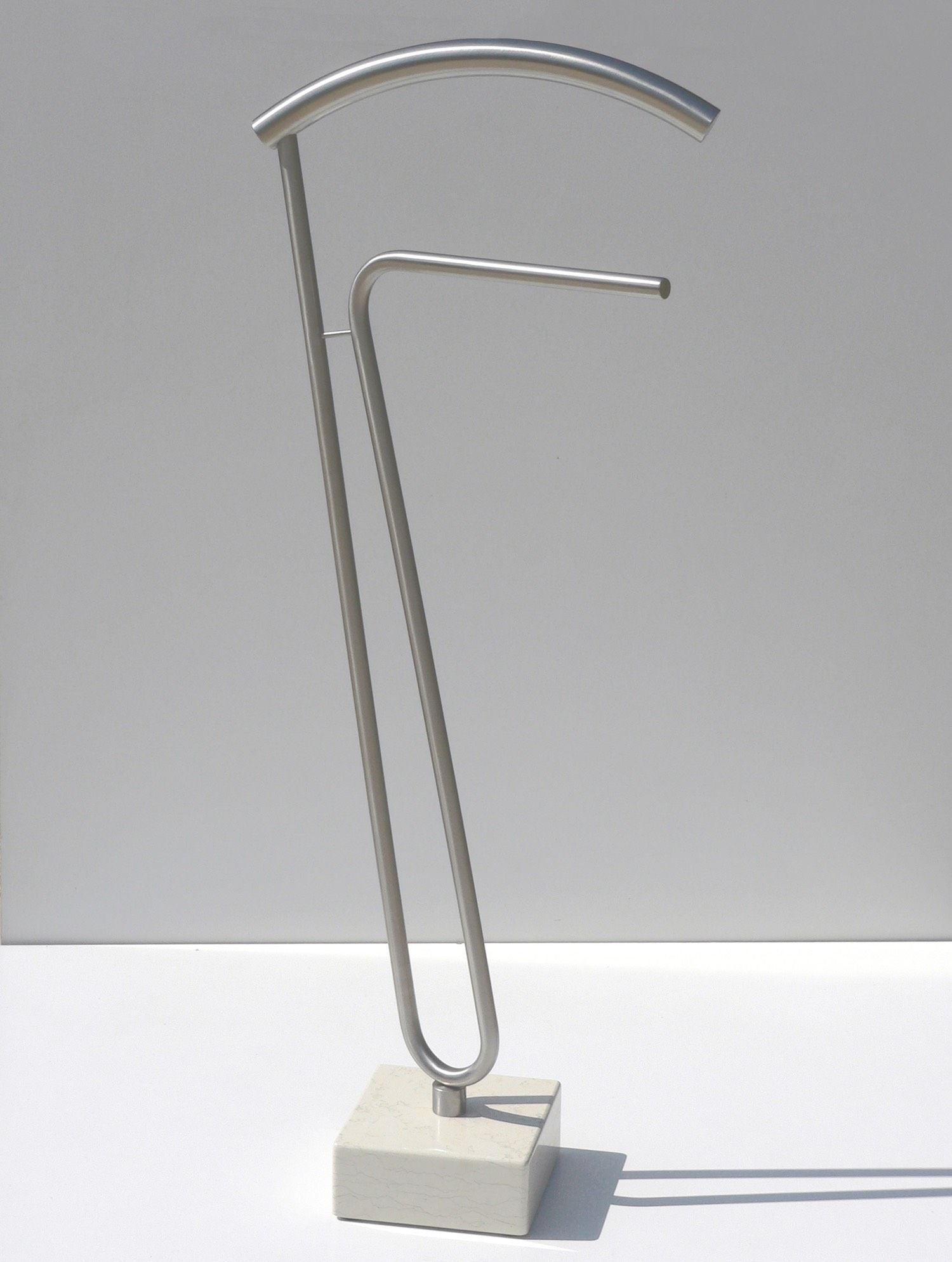 Portabiti da camera moderno in acciaio e marmo Byron