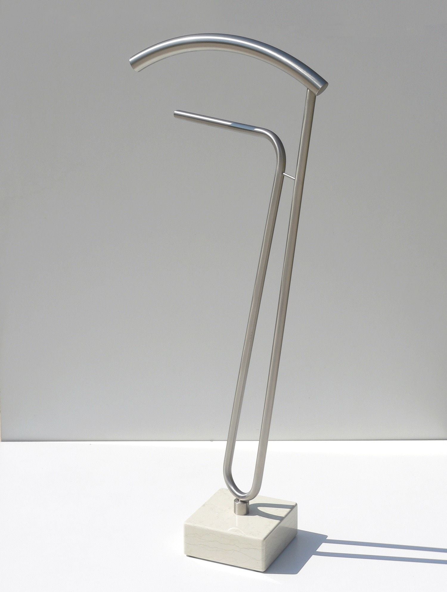 Portabiti da camera moderno in acciaio e marmo Byron