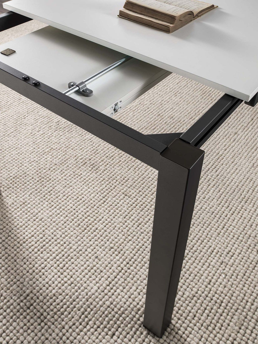 Tavolo allungabile moderno gambe in metallo Felix Nob