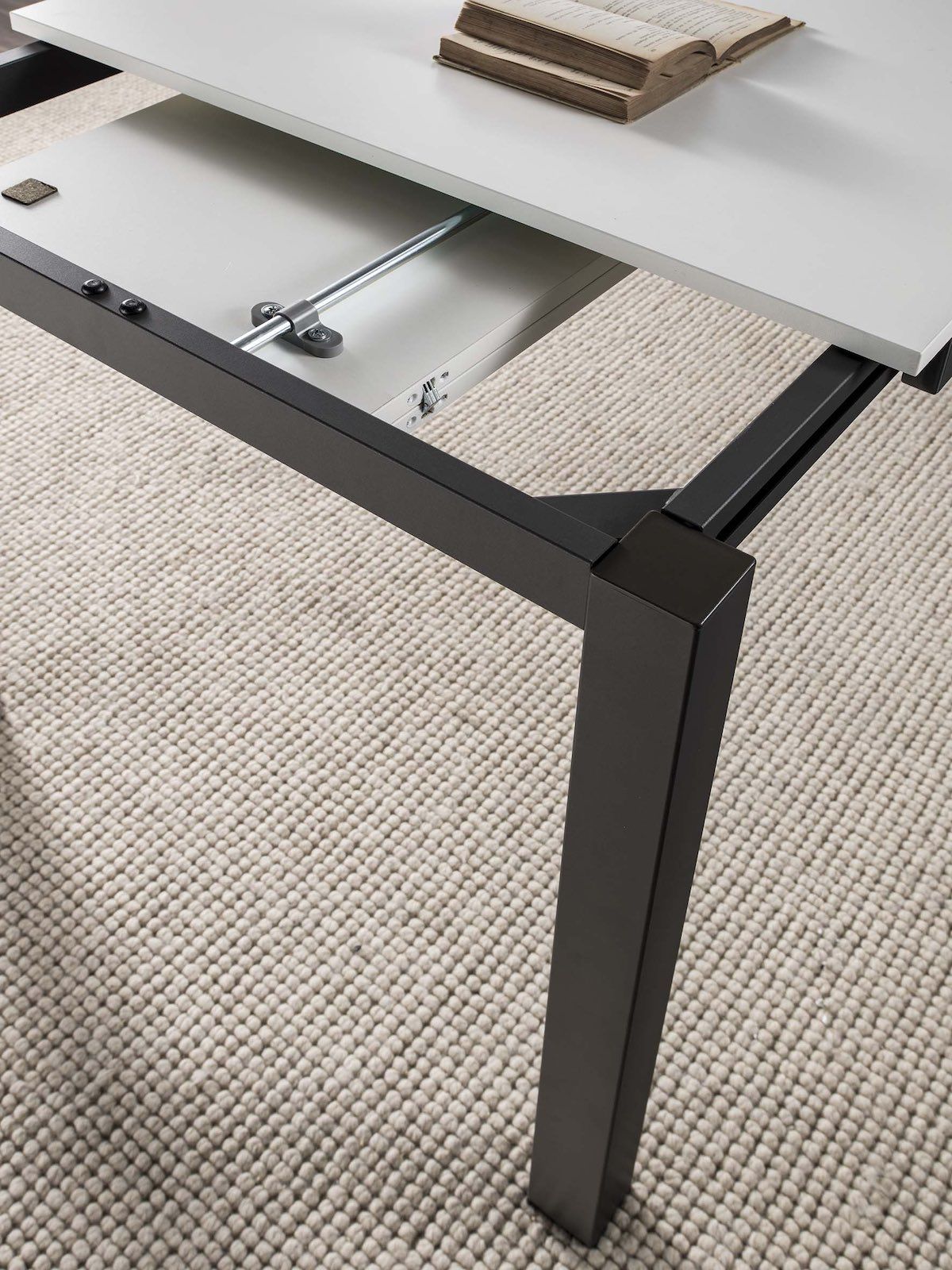 Tavolo allungabile moderno gambe in metallo Felix Nob