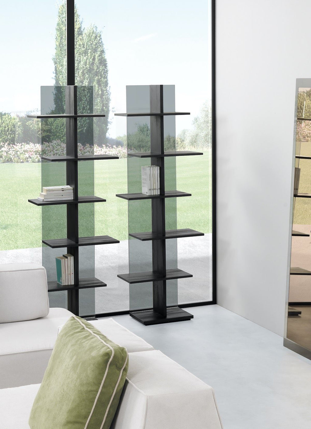 Libreria a colonna in vetro e legno Laddy