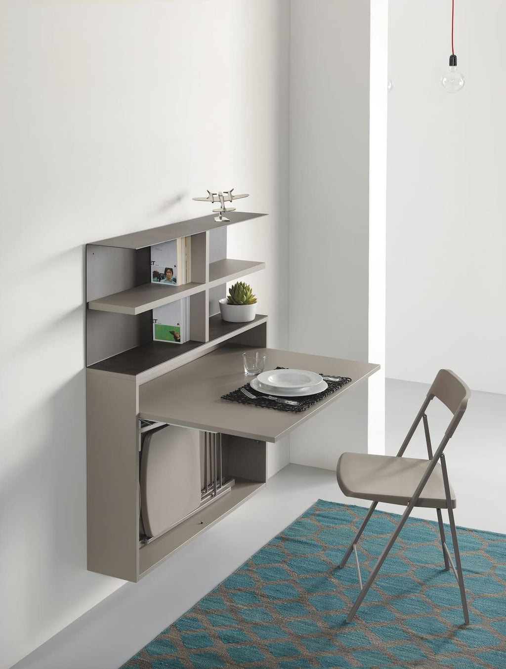 Scrivania a scomparsa con libreria e sedie pieghevoli Jacob