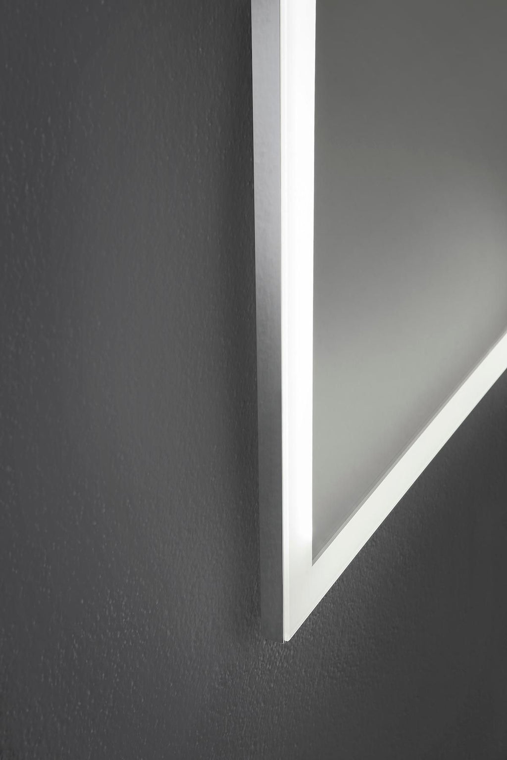 Specchio bagno retroilluminato con cornice Giunone