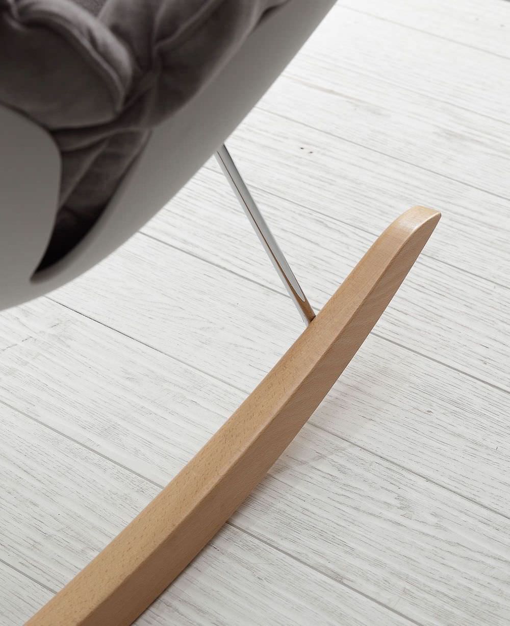 Poltrona a dondolo moderna per salotto o camera Randers