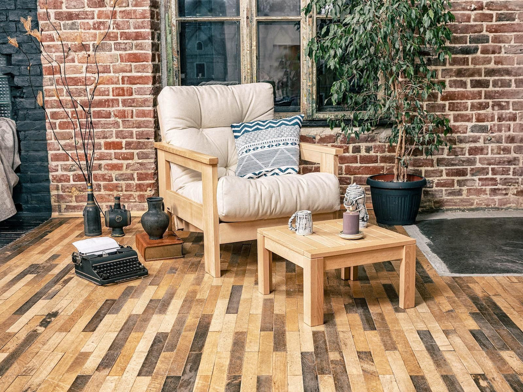 Poltrona da salotto moderna in legno massello Kolari