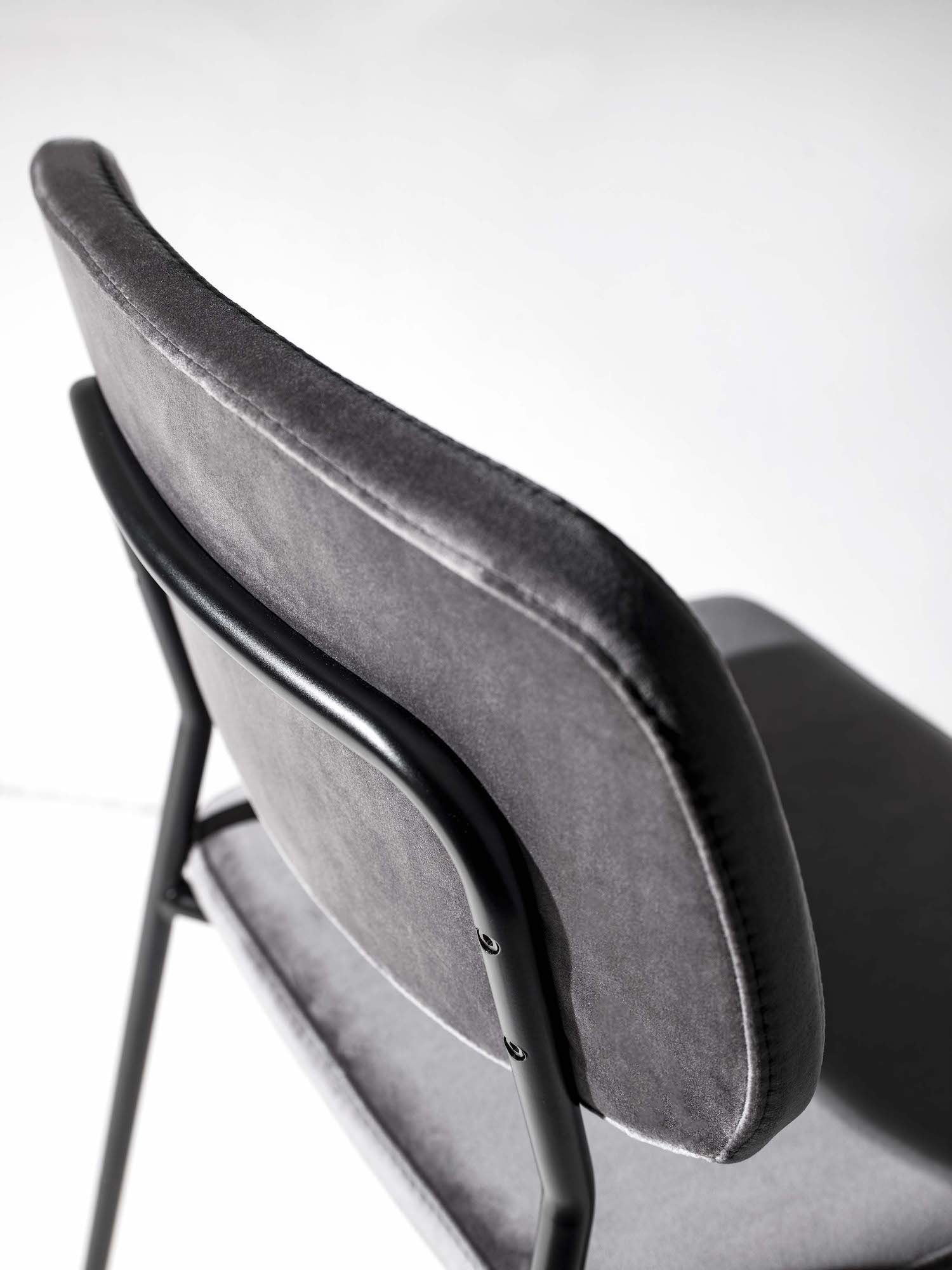 Sgabello da cucina imbottito in acciaio e velluto Toledo Stool