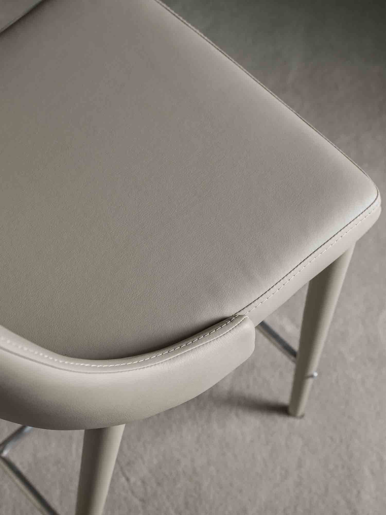 Sgabello alto design moderno Janita