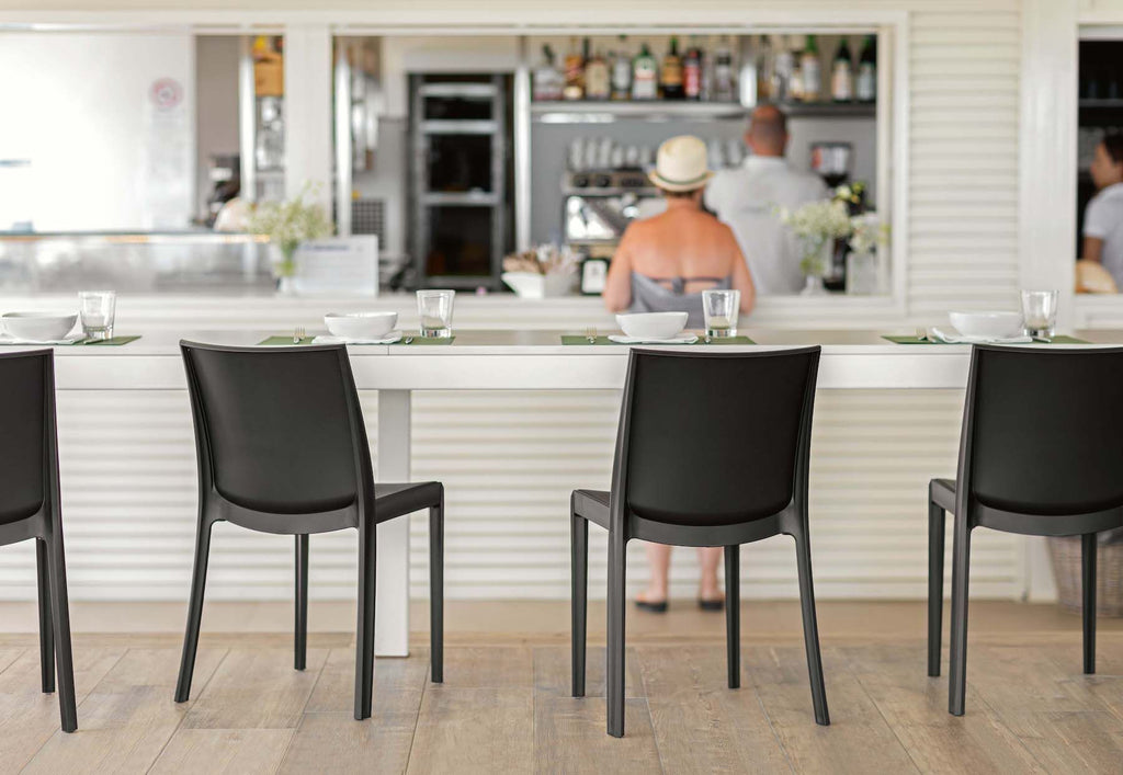 Sedie impilabili in polipropilene bianco nero o tortora Berlin