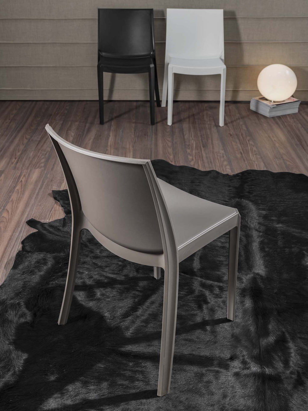 Sedie impilabili in polipropilene bianco nero o tortora Berlin