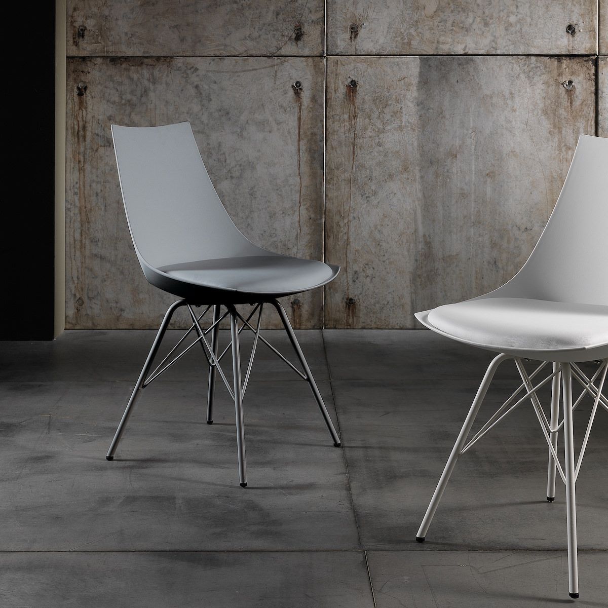 Sedia da cucina in metallo polipropilene ed ecopelle Kirby Grey