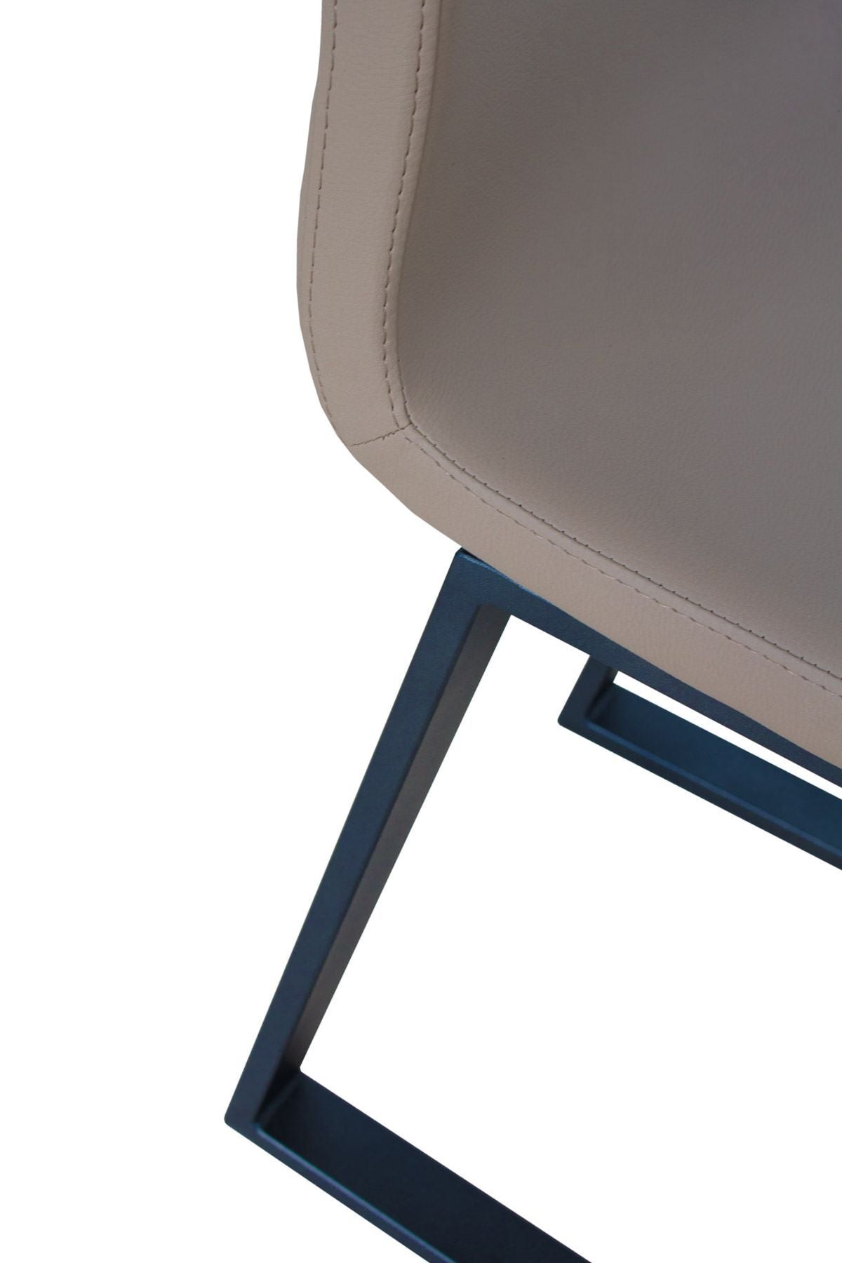 Sedia a slitta in metallo e similpelle Kenny