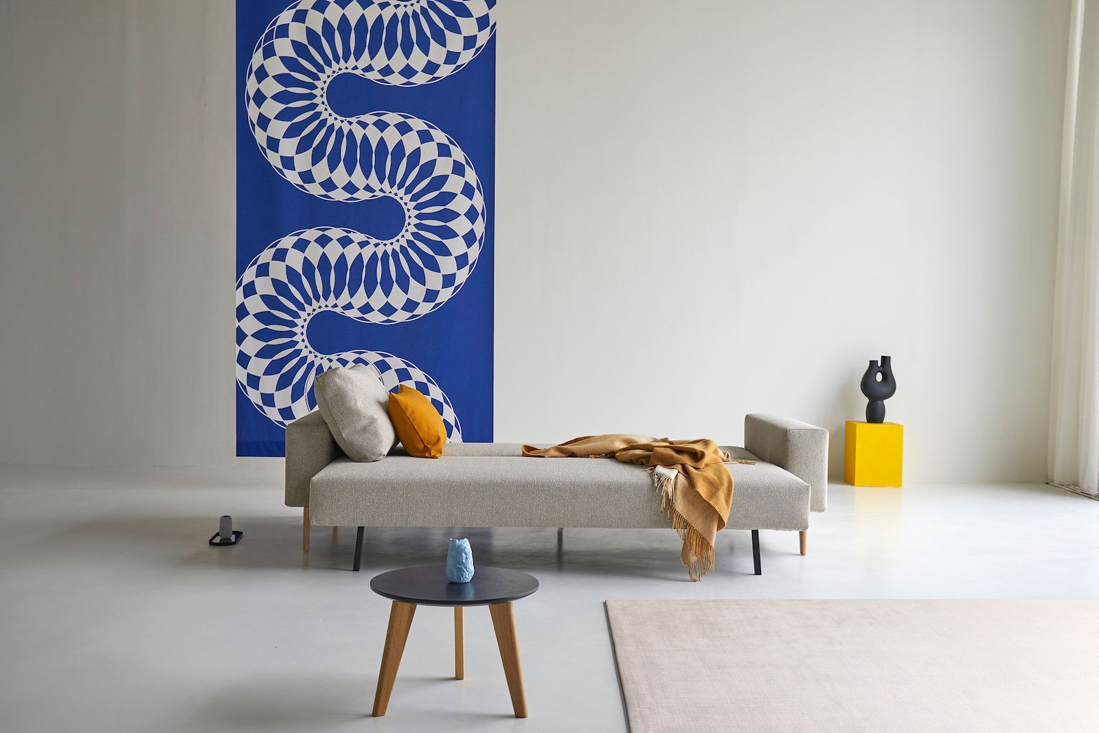 Divano letto matrimoniale con braccioli in tessuto materasso a molle Idun