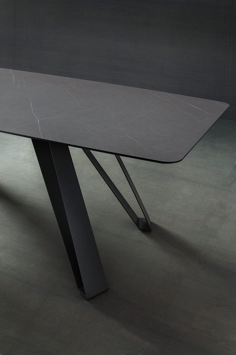 Tavolo da pranzo fisso con piano a botte Sanders Tobacco