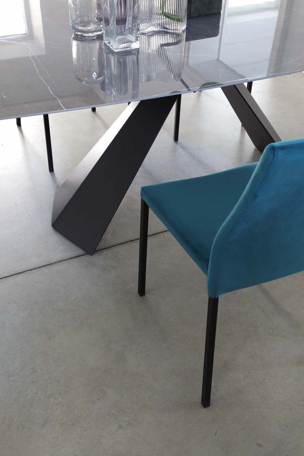 Tavolo da pranzo con piano in ceramica Kenton Ellittico