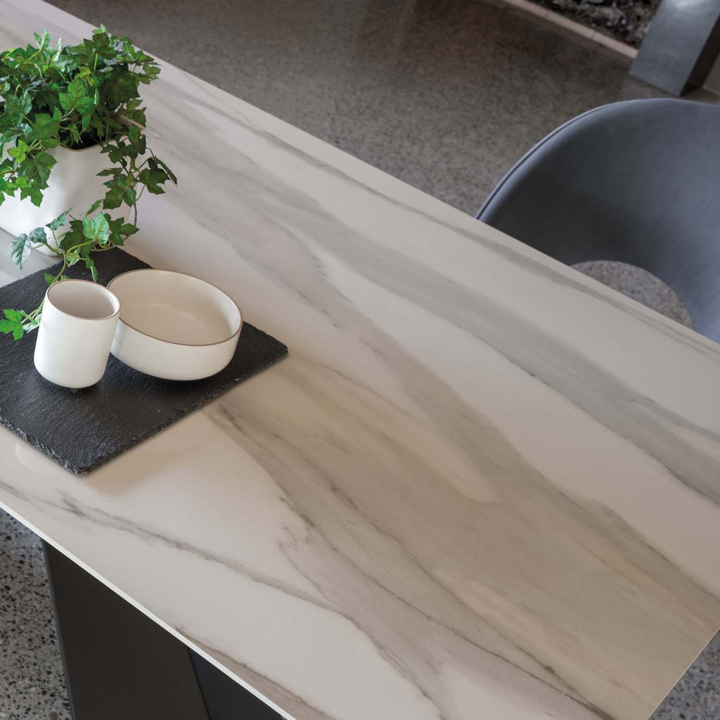 Tavolo da pranzo con piano in ceramica Kenton Rectangular