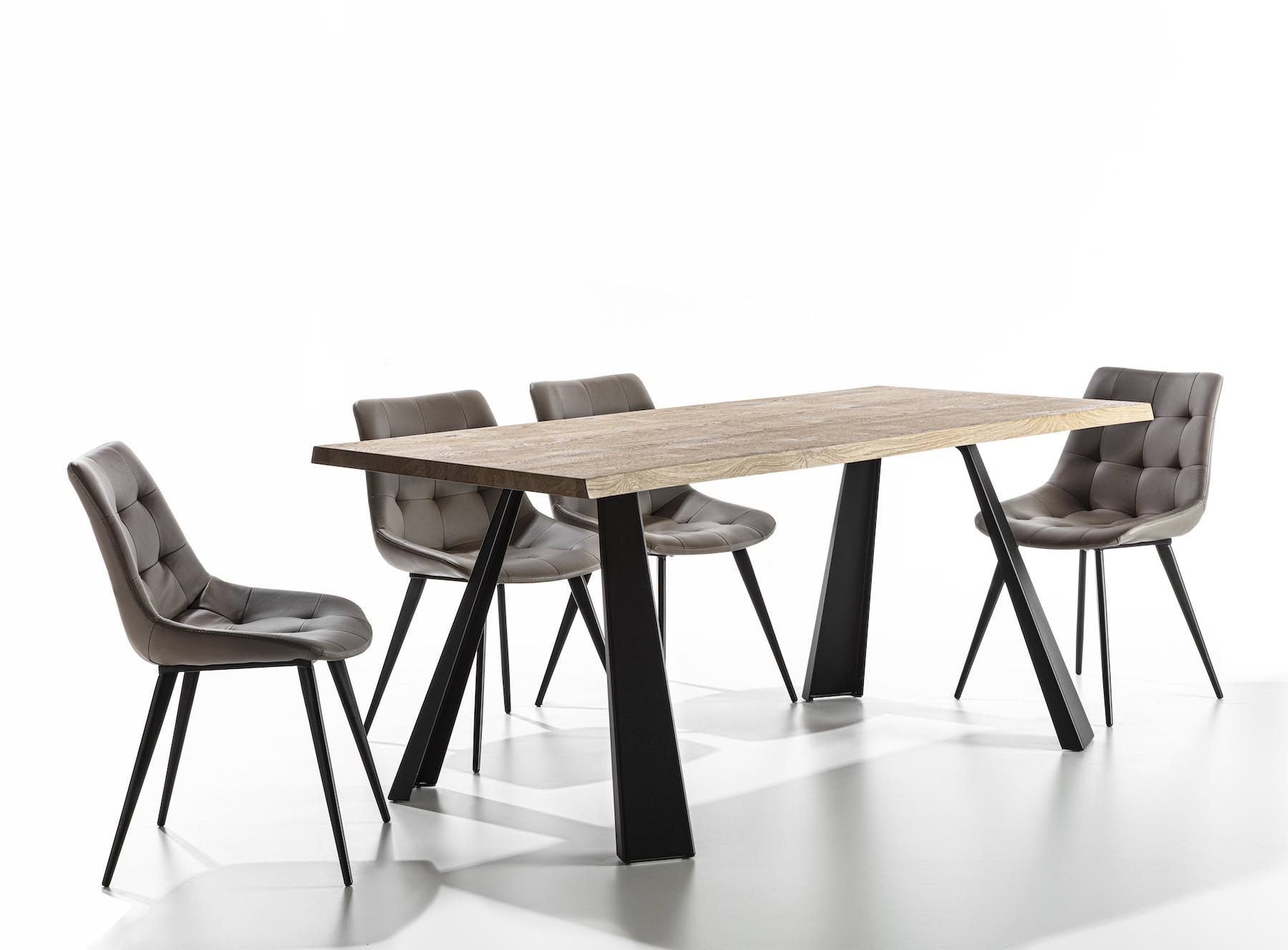 Tavolo da pranzo in legno e acciaio Viborg