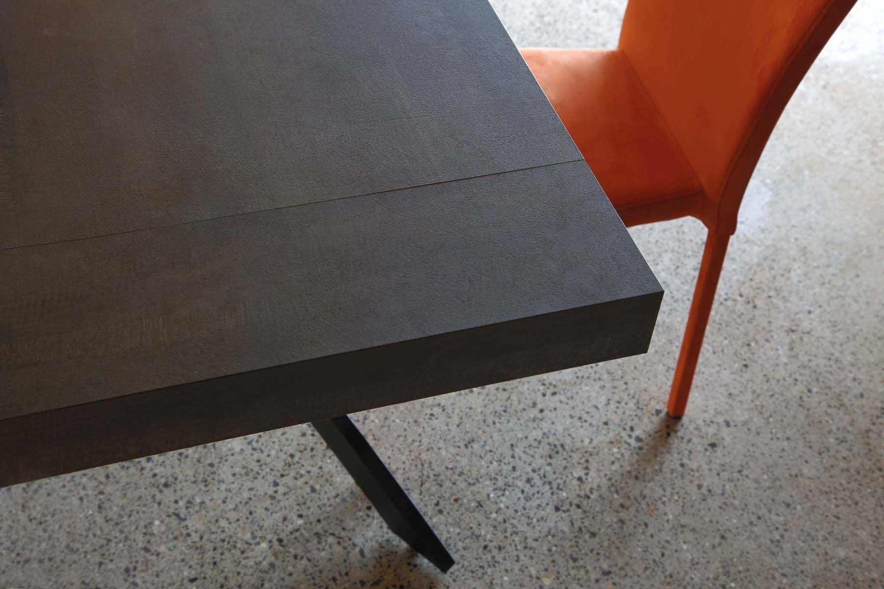 Tavolo da pranzo allungabile in acciaio e laminato Big Time