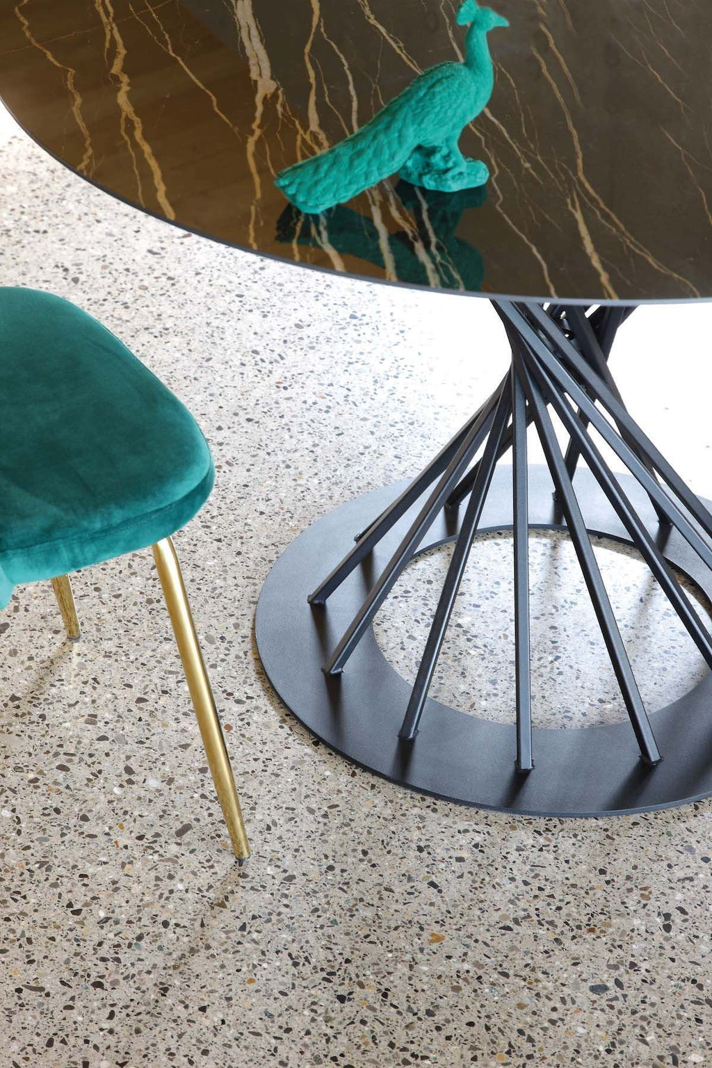 Tavolo rotondo in acciaio e ceramica Runder Florim