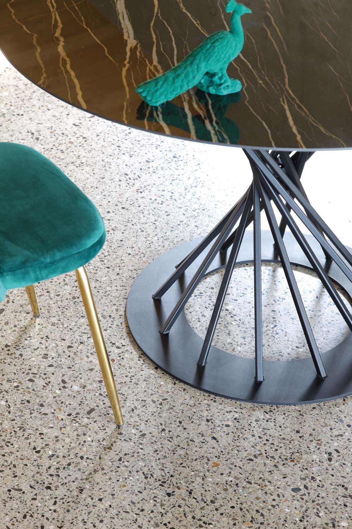 Tavolo rotondo in acciaio e ceramica Runder Florim