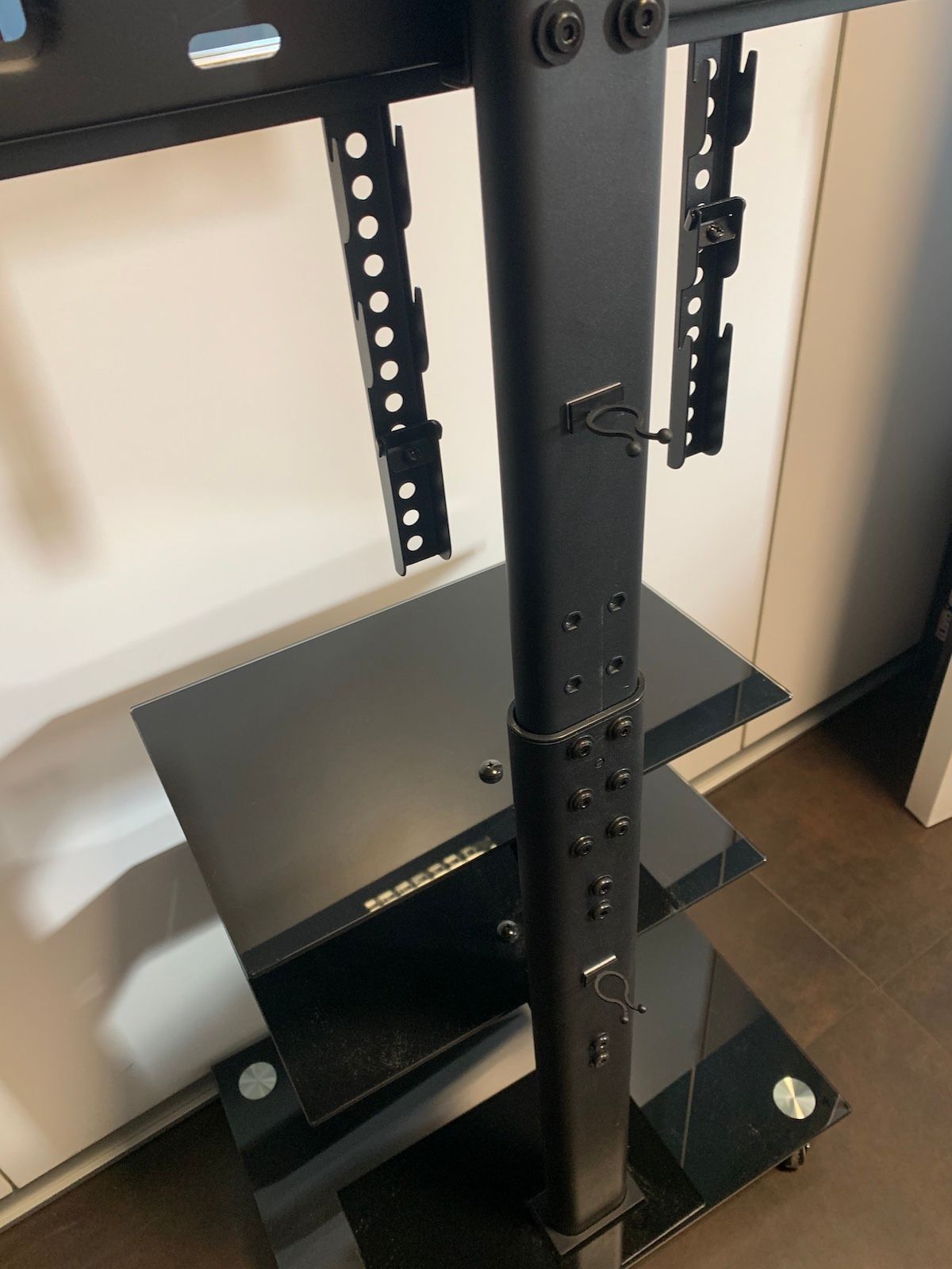 Carrello porta TV in metallo e vetro Runner