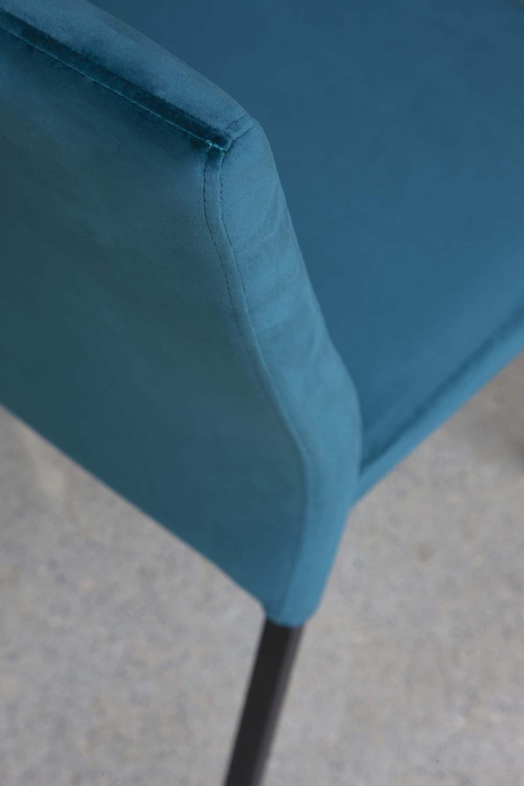 Coppia sedie impilabili in ecopelle o velluto Annika Plus