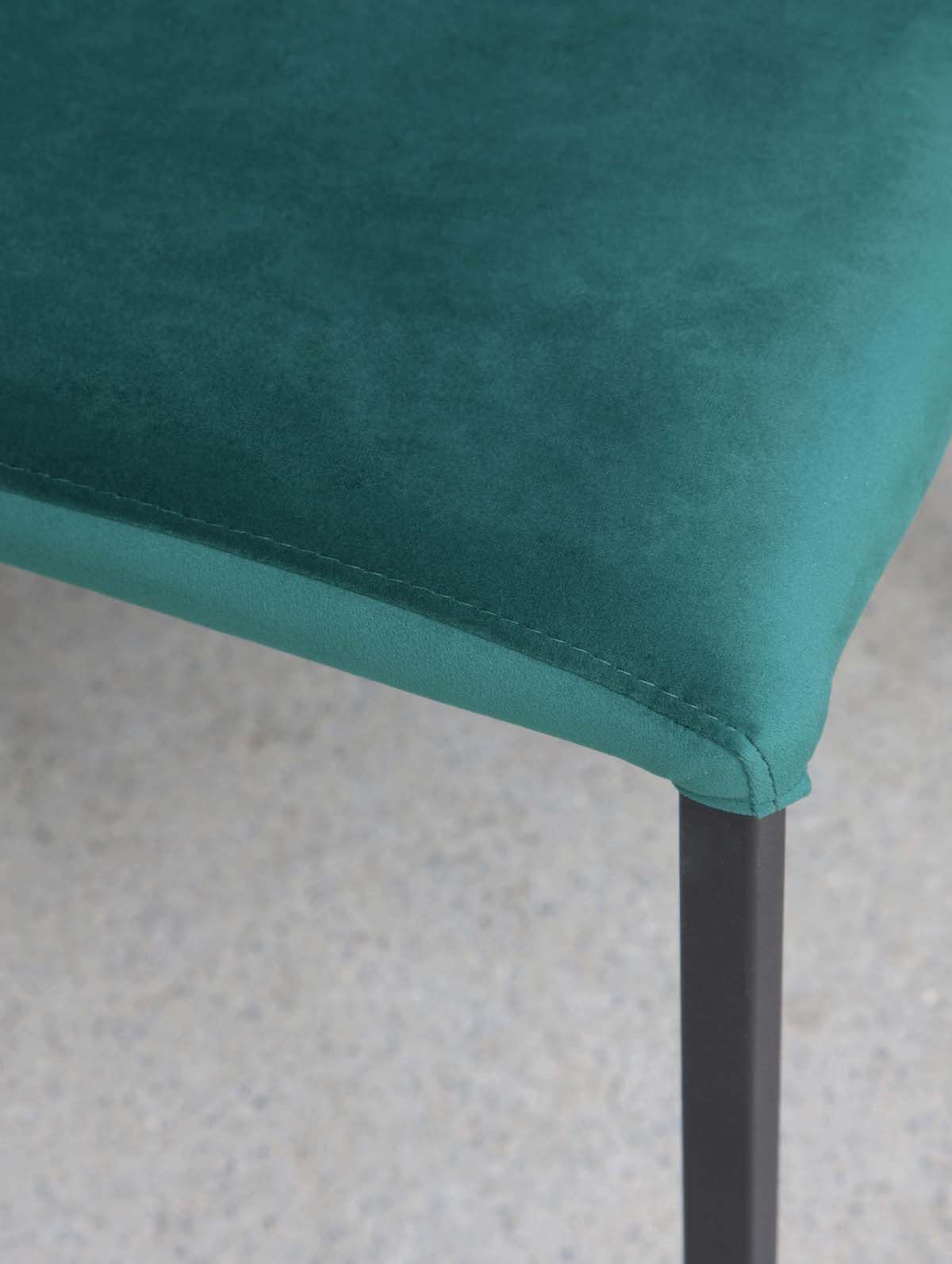 Coppia sedie impilabili in ecopelle o velluto Annika Plus