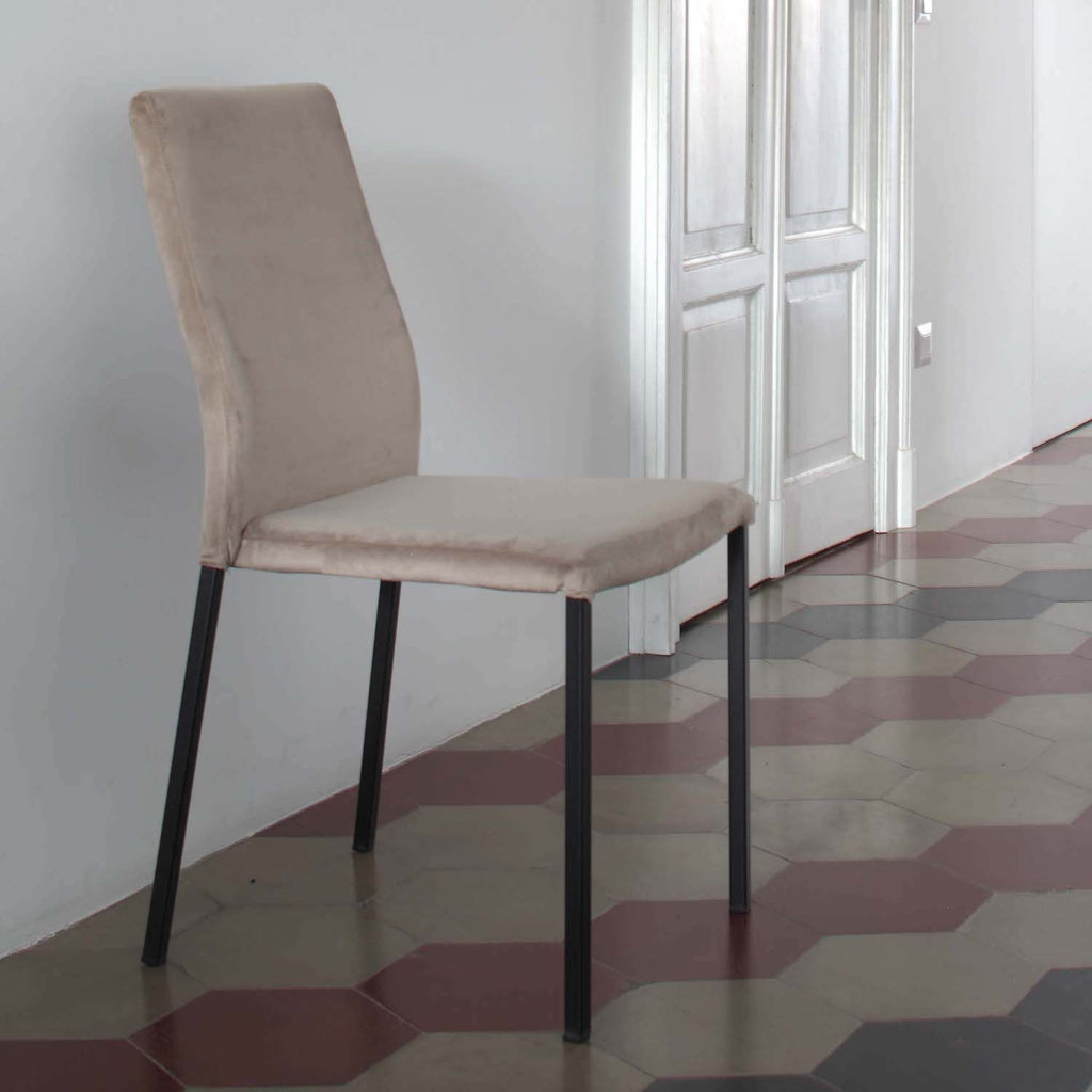 Coppia sedie impilabili in ecopelle o velluto Annika Plus