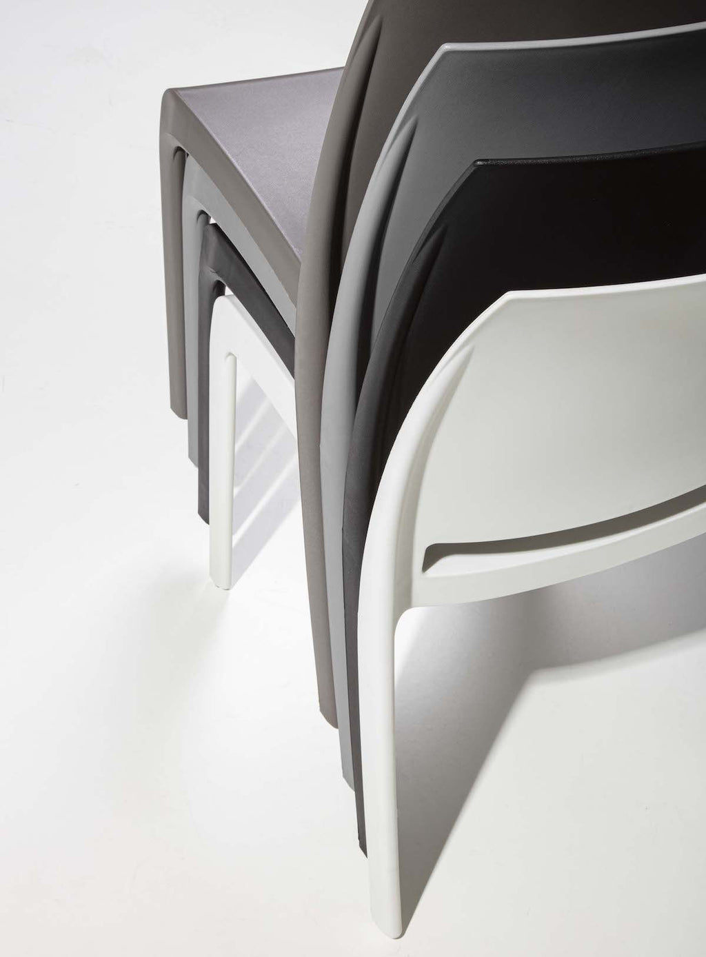 Sedie in polipropilene impilabili per sala pranzo o cucina Sailing