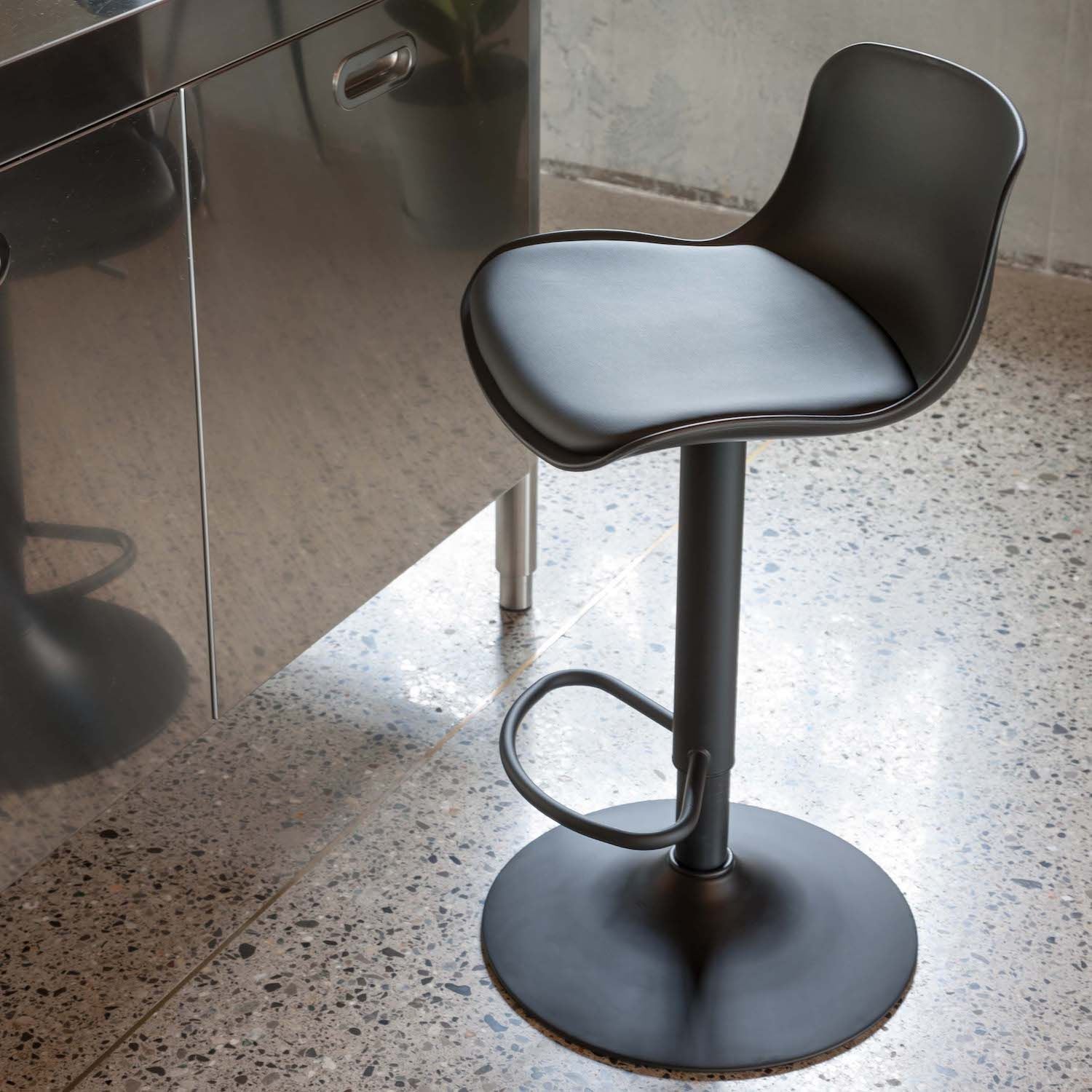 Coppia sgabelli design in ecopelle o velluto Ander