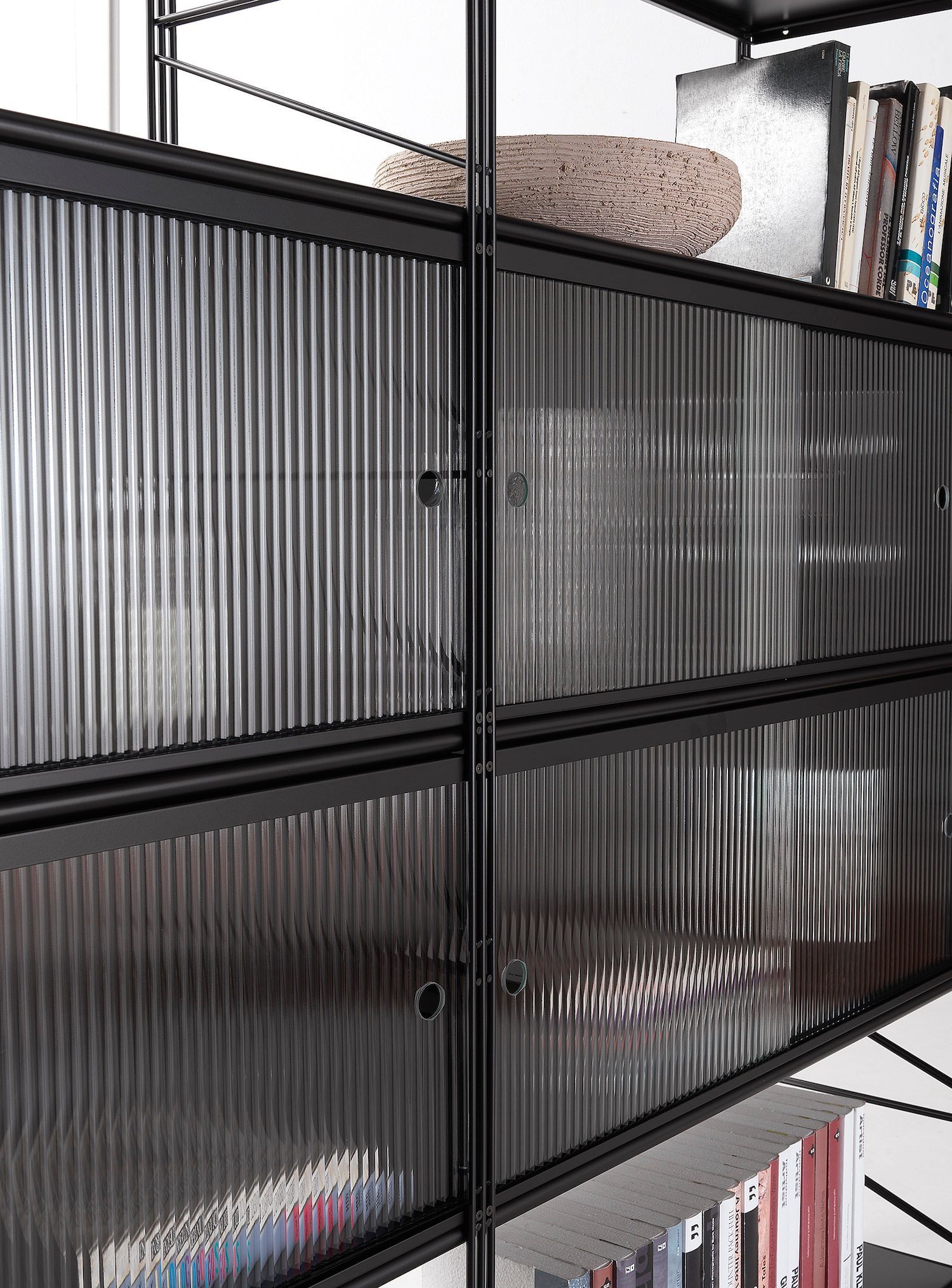 Libreria moderna da parete in acciaio Melker 25