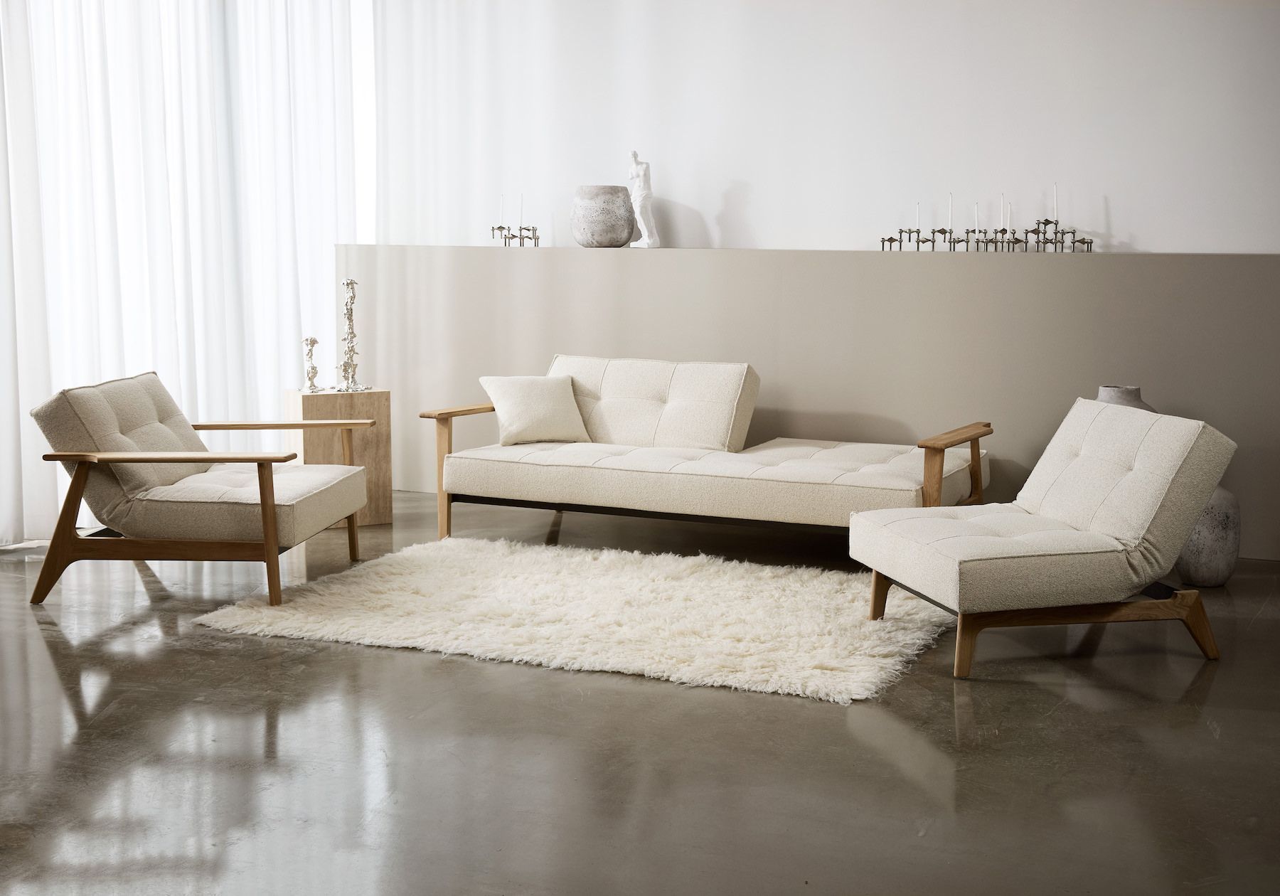 Divano letto con braccioli in legno e materasso a molle SplitBack Frej - 357 Taura Off White