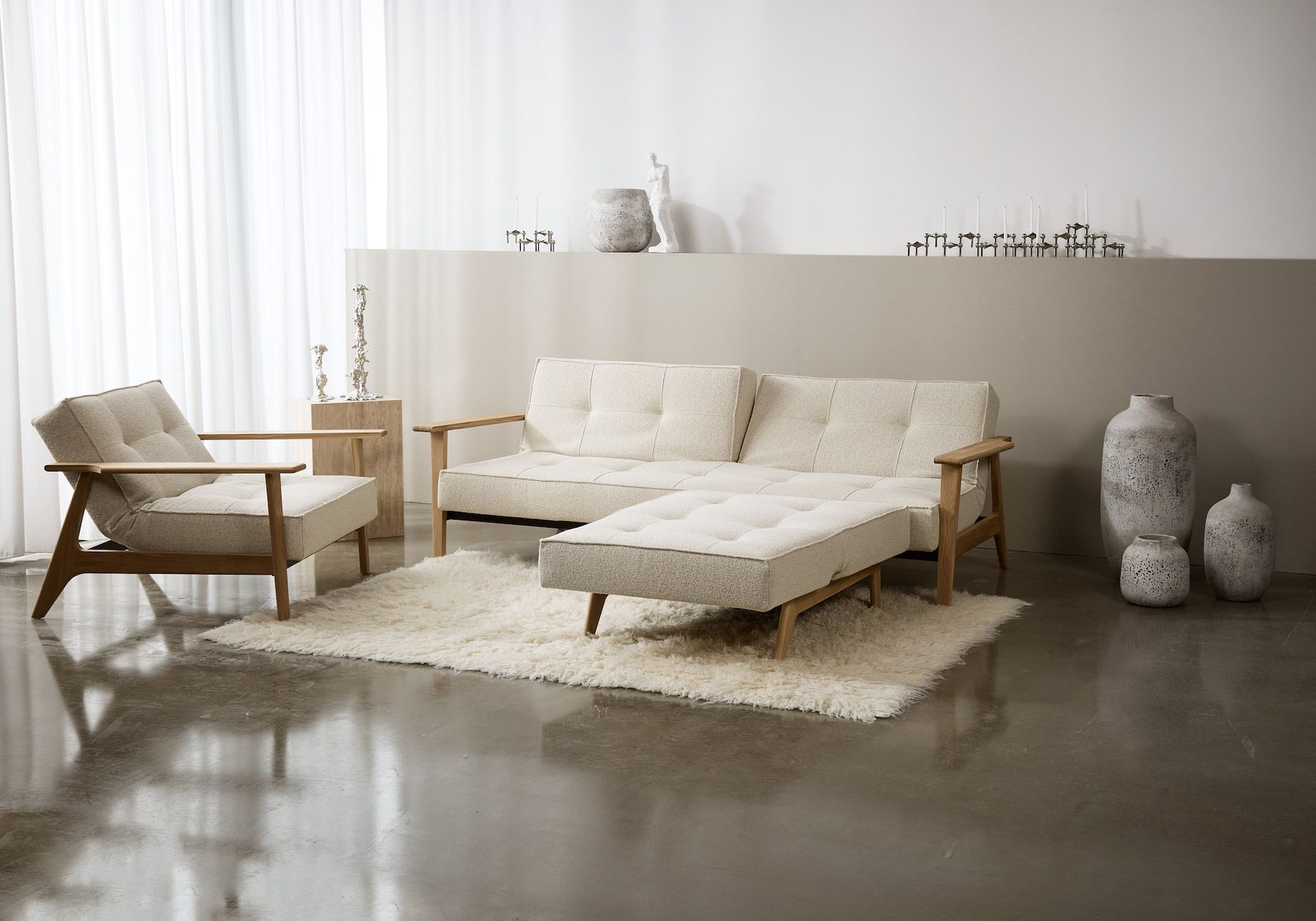 Divano letto con braccioli in legno e materasso a molle SplitBack Frej - 357 Taura Off White