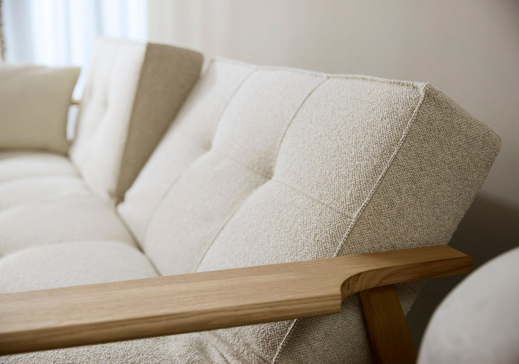 Divano letto con braccioli in legno e materasso a molle SplitBack Frej - 357 Taura Off White